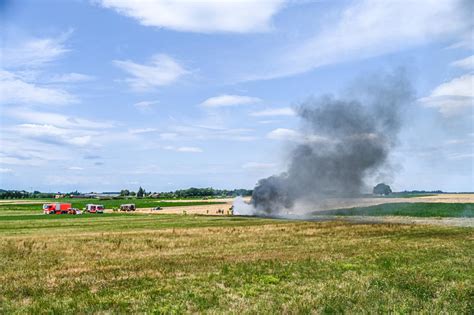 Traktor Und Ballenpresse Brennen Vollst Ndig Aus