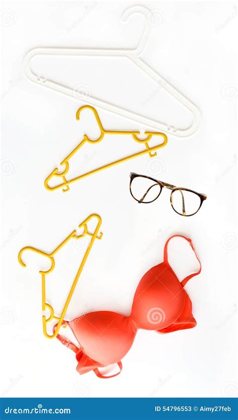 Concepto Del Bikini Del Verano Con El Bikini Y Las Lentes Aislados En Blanco Imagen De Archivo