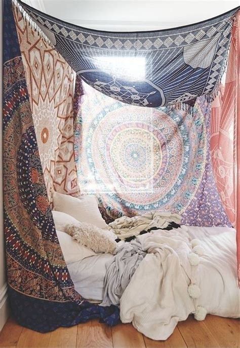 40 Best Tapestry Bedroom Ideas With Bohemian Vibes | HomeMydesign ...