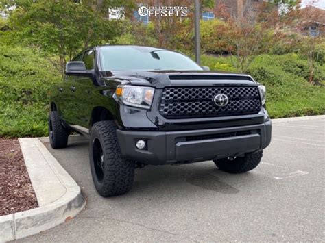 Toyota Tundra With X Hardrock Crusher And R