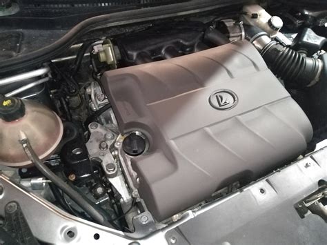 Крышка декоративная на Весту V6 — Lada Vesta (1G), 3,5 л, 2016 года ...