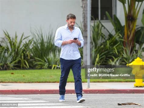 Ben Affleck Cigarette Photos and Premium High Res Pictures - Getty Images