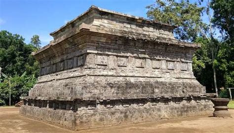 Candi Sanggrahan Peninggalan Majapahit Di Tulungagung Sanjaya Tour