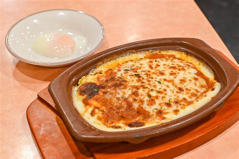 サイゼリヤ新作「焼チーズ ミラノ風ドリア」を実食！おすすめのトッピングはコレ Macaroni