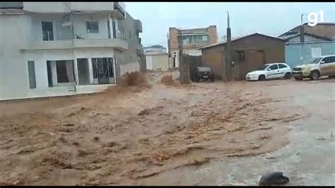 Vídeo Fortes Chuvas Deixam Ruas Alagadas Em Canarana No Norte Da