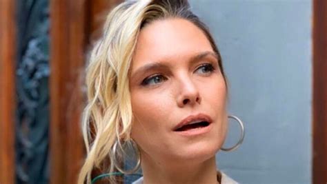 Sofía Zámolo combinó el corpiño de su bikini con un equipo tejido a rayas TN