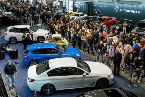 Poznań Motor Show 2023 Szybkie auta tłumy widzów i zakorkowane