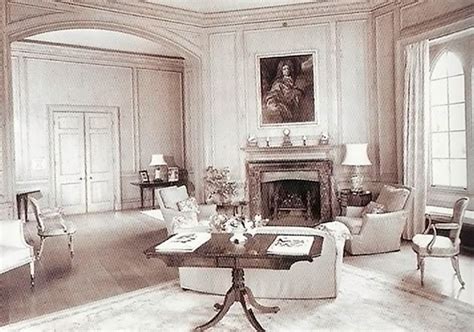 Inside Fort Belvedere in Windsor Great Park - Sitting room - Scene Therapy