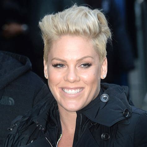 exclusive pink  perform   billboard  awards