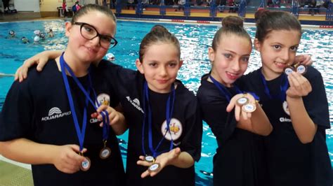 Sincronizzato E Master La Chimera Nuoto Colleziona Medaglie