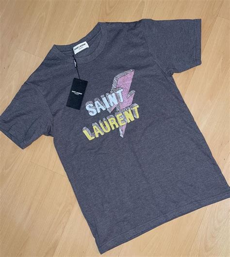 Женская серая футболка логотип saint laurent — цена 2900 грн в каталоге ...