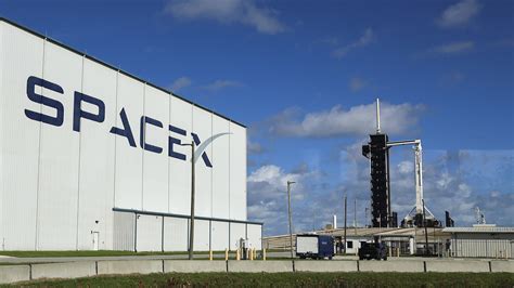 Nasa Turns To Spacex For Astronaut Return As Boeings Starliner Faces