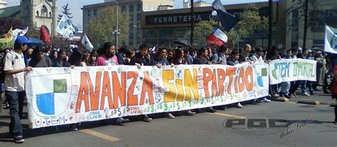 Prensa Gr Fica Callejera Exitosa Y Multitudinaria Marcha Estudiantil