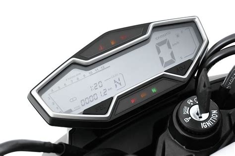 Motorrad Vergleich CFMOTO 650 NK 2018 Vs Honda CB650R 2023