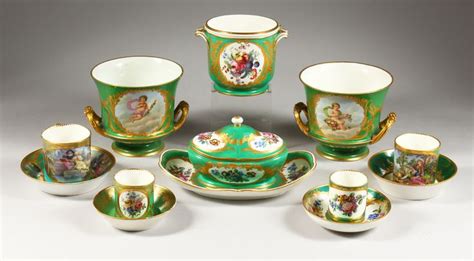 A group of Sevres porcelain. Various estimates. | Porzellan, Antik