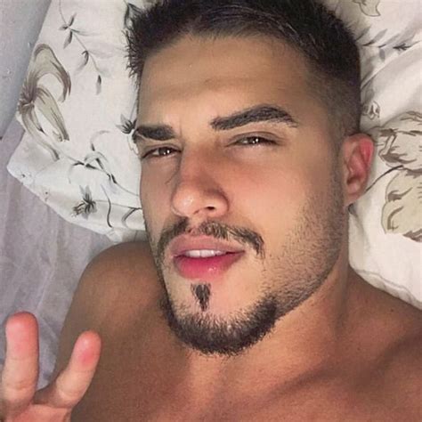 Pin de 𝙱𝚞𝚛𝚐𝚘 em Boys Bigode e cavanhaque Cavanhaque Cabelo masculino