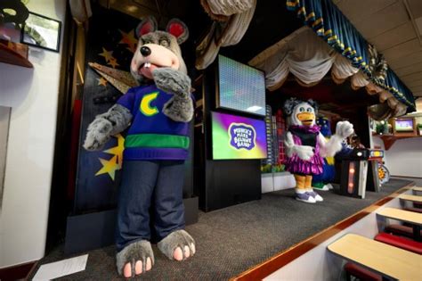 Chuck E Cheese Is Removing Its Animatronic Band From Every Location