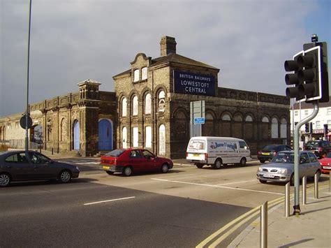 Lowestoft Railway Station © Ashley Dace Cc By Sa20 Geograph