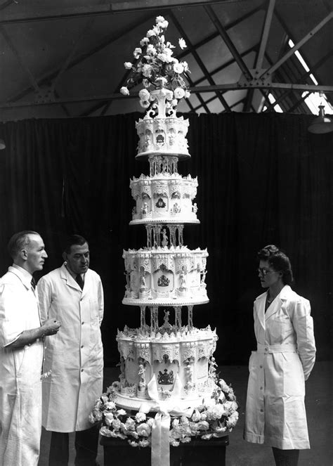 Princess Elizabeth's wedding cake, final preparations in 1947