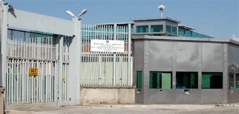 Cronaca Carcere Di Foggia Arrestata Infermiera Che Tentava Di