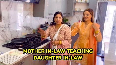 Mother In Law Teaching Daughter In Law Cooking Tips🥘☕️🍗roshnis Chicken Palak 👌 Youtube