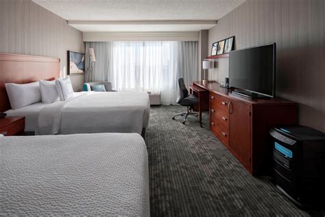 Denver Hotels with Balcony | Courtyard Denver Airport