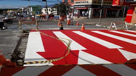 Notícia Travessia elevada para pedestres é construída na Avenida José