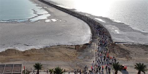 Cinquième marathon de la Mer Morte manifestation sportive symbole d