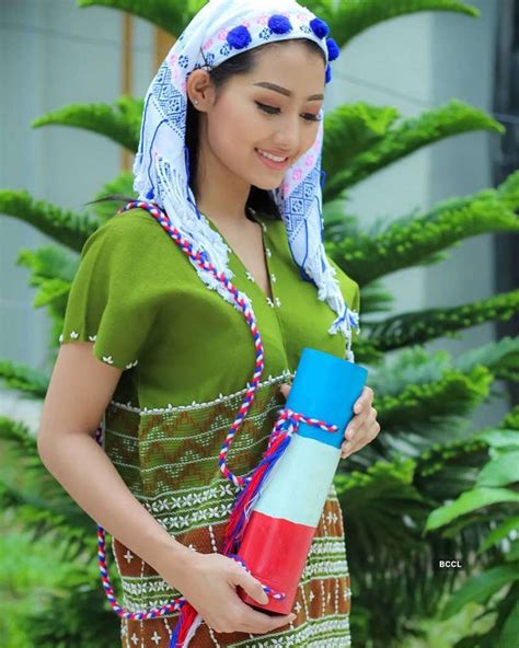 Swe Zin Htet Crowned Miss Universe Myanmar 2019 The Etimes