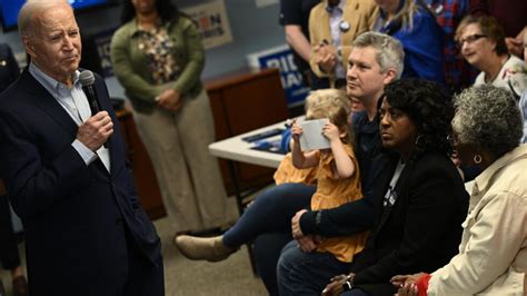 Biden Intenta Reconquistar A Los Votantes Latinos En Nevada Y Arizona