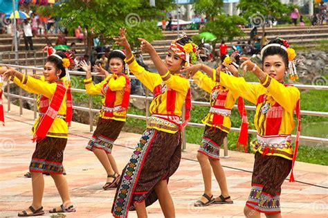 Traditional Thai Dancing in Rocket Festival Boon Bang Fai Editorial ...