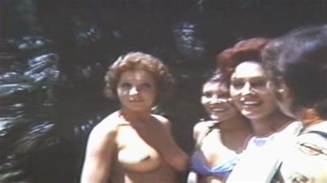 Naked Lour Nia Machado In Como Consolar Vi Vas