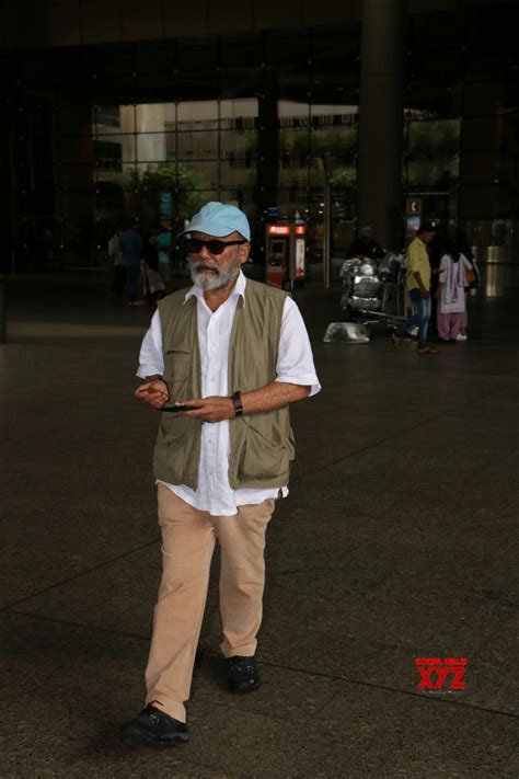 Mumbai: Pankaj Kapoor spotted at airport - Social News XYZ