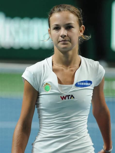 Qualifier Anna Kalinskaya Upsets Iga Swiatek In Dubai Semis Funzapy