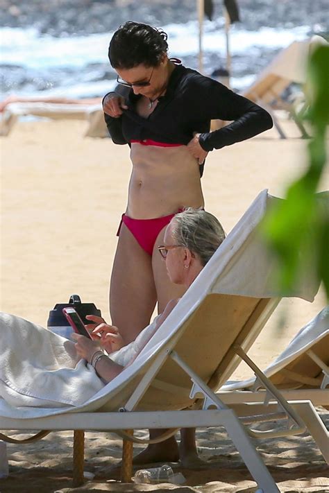 Julia Louis Dreyfus In Bikini At The Beach On The Island Of Lanai CelebMafia