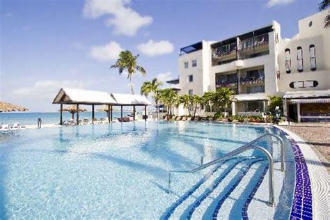 Flamingo Beach Resort | RedWeek