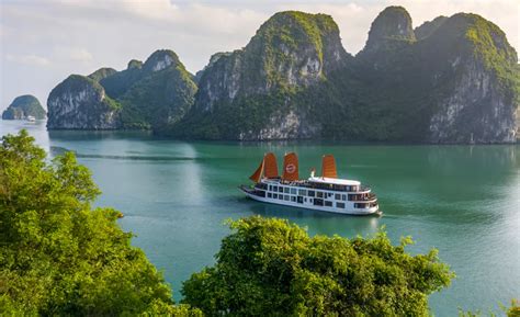 Emperor Cruise Halong Bay 2 Days 1 Night IZITOUR