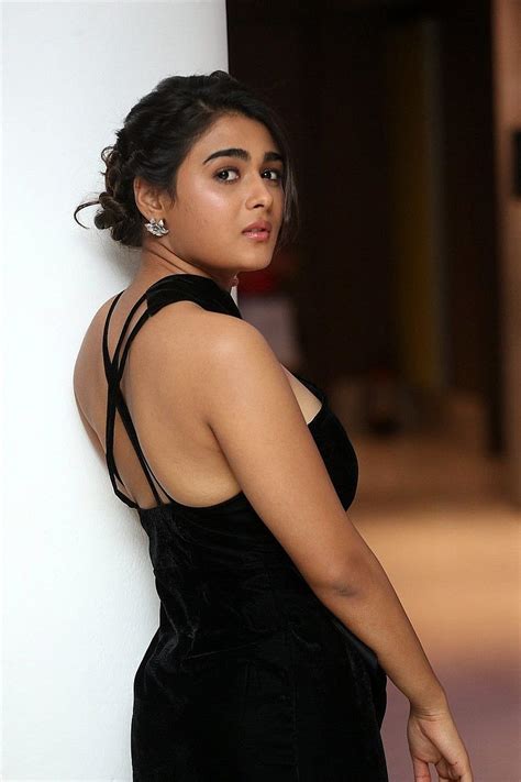 Shalini Pandey Hot Hot Babe Ready For Lip Locks Hd Phone Wallpaper