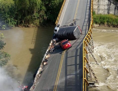 Dos Policías Murieron Tras El Desplome Del Puente Del Río La Vieja En