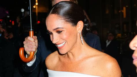 Flawless Meghan Markle Travels To Germany Without Her Glam Squad Details Hello