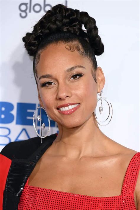 Alicia Keys Estará No Show De Usher No Super Bowl 2024 Em 2024 Cantores Americanos Alicia