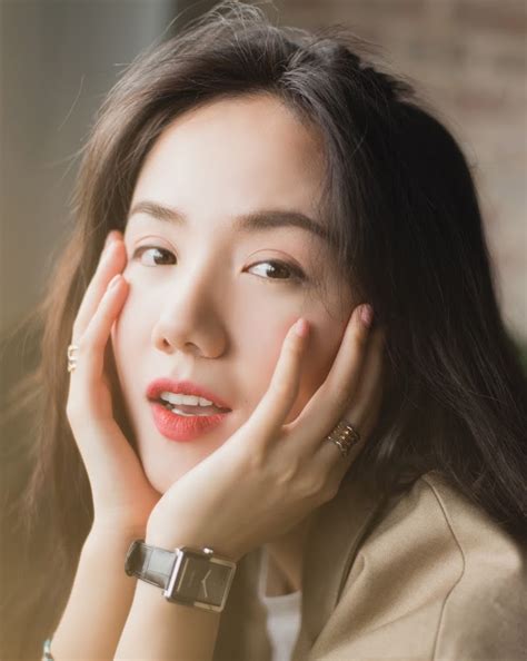 Hot girl Phương Ly dính tin đồn làm mẹ đơn thân tuổi 19