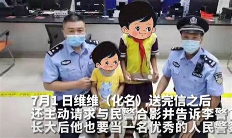 男孩偷妈妈20元被送到派出所，之后拿着考高分奖励的10元给民警买水果致谢小孩