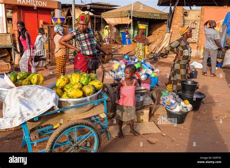 Burkina Faso, Hauts-Bassins region, Bobo-Dioulasso, the great market ...