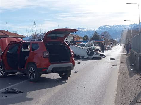 Violento Scontro Fra Due Auto In Via Valle Po A Cuneo Un Mezzo