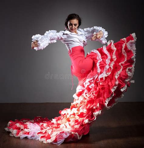 Bailar N Del Flamenco En Alineada Hermosa Foto De Archivo Imagen De