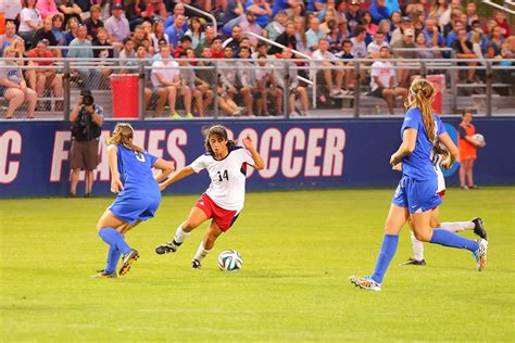 UIC women’s soccer kicks off first season | UIC today