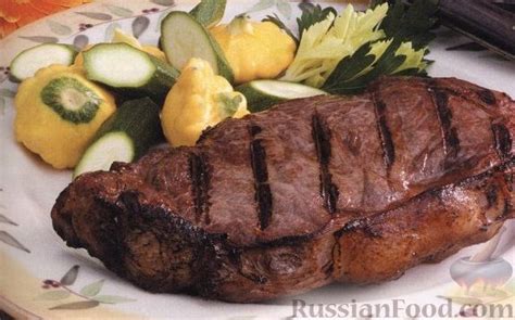Рецепт: Говяжьи стейки с огуречным соусом на RussianFood.com