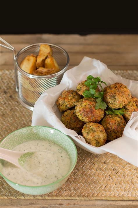 Albóndigas de brócoli con salsa de yogur una receta súper saludable