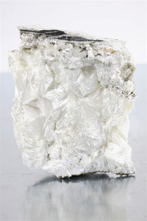 펙톨라이트 (Pectolite) - Rock Identifier